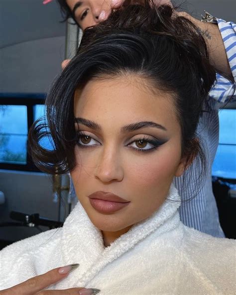 Soft Glam Fox Eye Makeup In 2022 Kylie Jenner Makeup Prom Eye Makeup