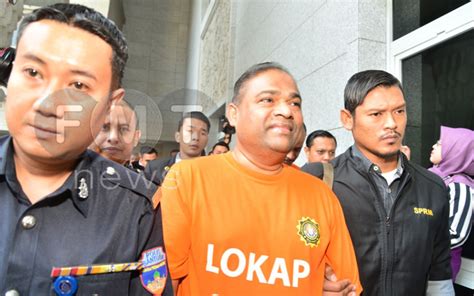 Search google for 'abbul aziz abdul rahim'. Ex-Tabung Haji head appears in court wearing lock-up ...