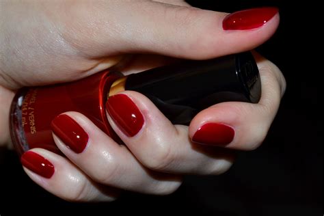 A Deep Red Polish 730 Valentine By Revlon Nails Nail Polish Nail