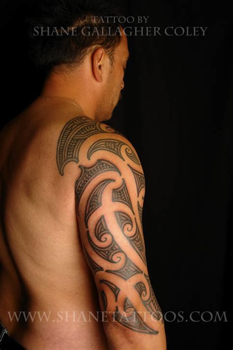 Maori Oberarm Tattoo Hautkunstwerk