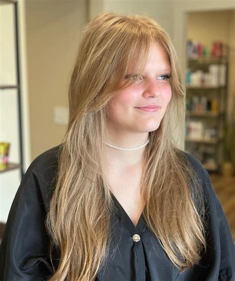 26 Best Ways To Wear Curtain Bangs For Straight Hair According To Stylists