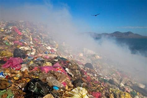 La Chureca Living In Garbage Managua Garbage Photo Essay