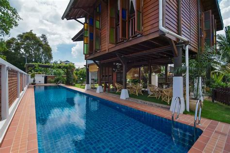 The villa is situated in ulu langat, and is strategically built on the spot where 2 rivers meet. 10 Traditional Bungalows And Villa Homestays For Rent In ...
