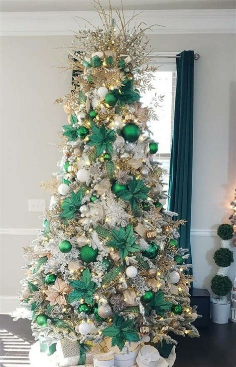 20 Beautiful Emerald Green Christmas Decorations Nikkis Plate