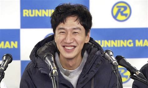 He is considered as the unluckiest member of the show and is known for his traitorous nature. running-man-lee-kwang-soo | Korseries