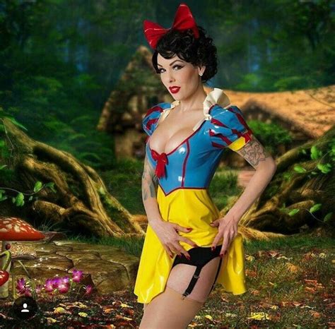 Disney Princess Snow White Cosplay By Evilyn R Cosplaygirls