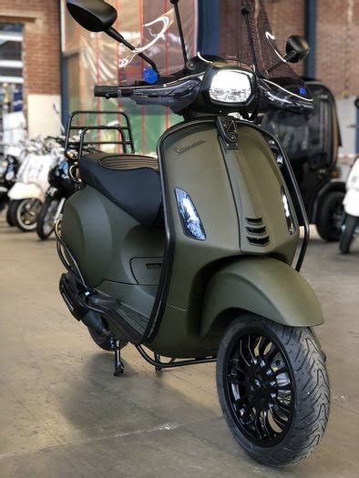 Here's everything you need to know about shopping for a vespa, the pros and cons, the. Custom Vespa Sprint | Opaco Militaire Verde - Scooterspot ...