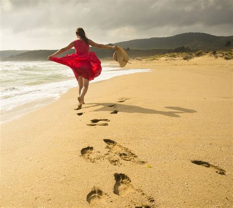 awesome 30 awesome beach photoshoot ideas beach photography poses beach photoshoot beach