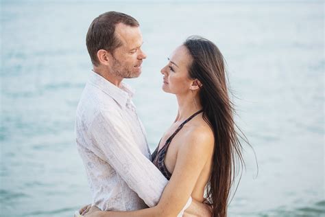 Candid Couples Session At The Beach Irina Nilsson Photography