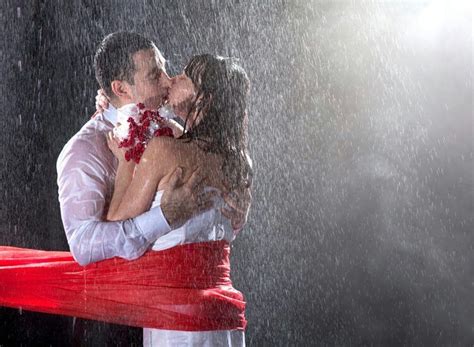 i love to kiss u under the rain romantic messages for girlfriend message for girlfriend