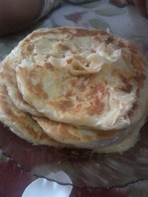 Roti canai ini memang dikenal sebagai olahan roti dengan bentuknya yang tipis tetapi bertekstur lembut yang menggugah selera. Ibarat mencanai roti | Ourkizuna