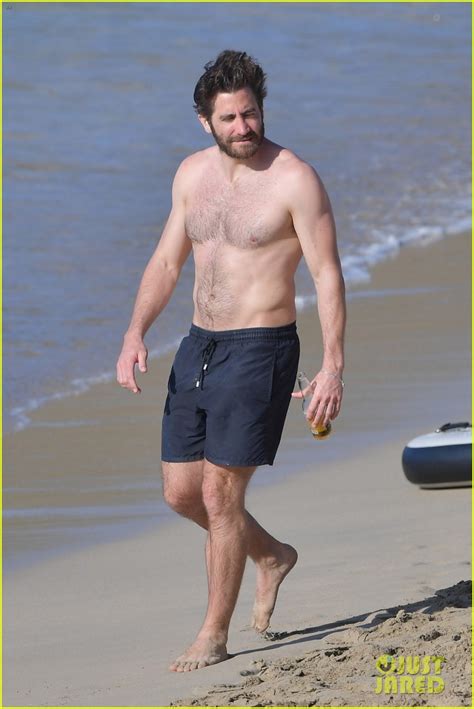 Photo Jake Gyllenhaal Goes Shirtless On The Beach 03 Photo 3835343