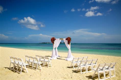 Most Romantic Bahamas Wedding Resorts Our Favorites And Why Bahamas
