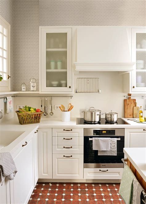 Amueblar cocina y otros detalles es más complicado cuando se trata. Una cocina pequeña... ¡y perfecta! | Cocinas y baños ...