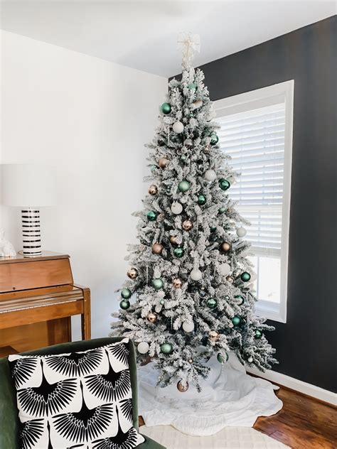 The Prettiest Emerald Green And White Christmas Tree Decor Green