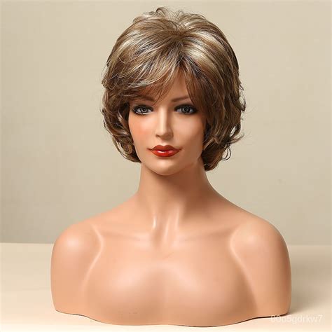 Easihair Short Synthetic Wigs For Women Blonde Bob Wigs Layered Natural