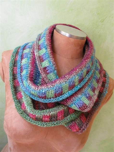 Check out our moebius knitting selection for the very best in unique or custom, handmade pieces did you scroll all this way to get facts about moebius knitting? Double Striped Moebius by mimi kezer | Knitting Pattern ...