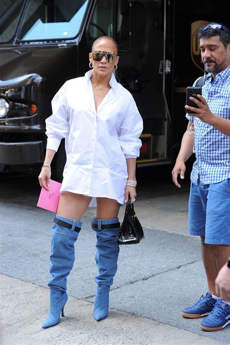 Jennifer Lopez Heads Out In An Interesting Outfit Of A Loose Fitting