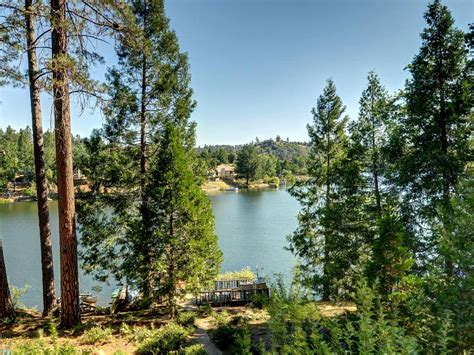Couples, family, wedding, or any events. Lakefront Cabin near Yosemite National Park, California