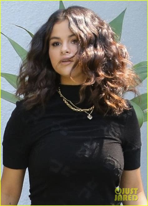 Selena Gomez Shows Off Curly Hair At Friends House Photo 4351747