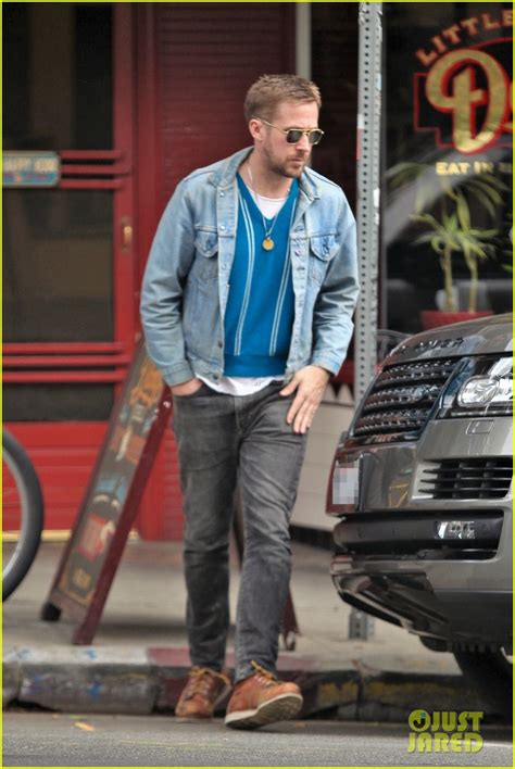 Ryan Gosling Dons Denim Look While Grabbing A Solo Lunch Photo 4185509 Ryan Gosling Photos