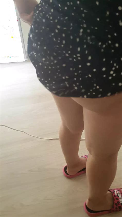 Ibu Tiri Tidak Memakai Seluar Dalam Di Bawah Skirt Mini Menunjukkan