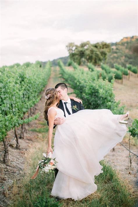 Soft Romantic Silicon Valley Wedding With A Charming Nod To The Moon