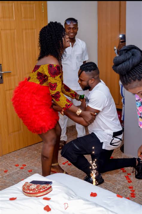Nigerian Lady Reveals Why She Knelt Down To Accept Her Man S Proposal