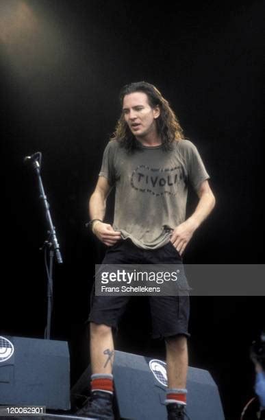 Pearl Jam 1992 Photos And Premium High Res Pictures Getty Images