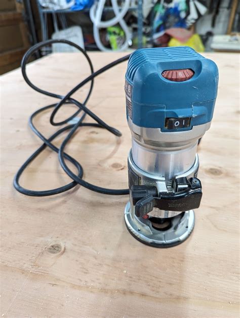 Makita Rt0701c 1 14 Horsepower Compact Router 758353348903 Ebay