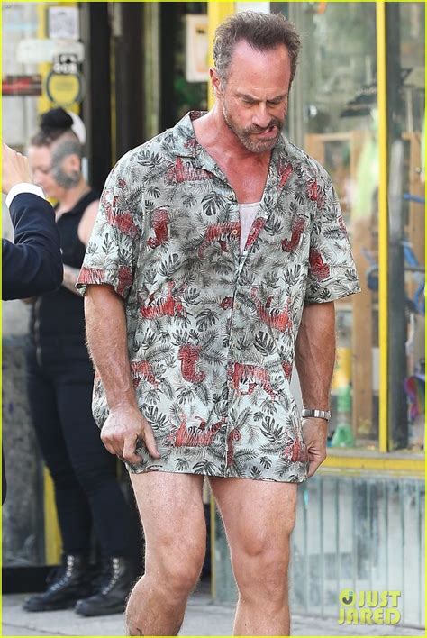 Christopher Meloni Bares His Butt While Pantsless On Set Photo Christopher Meloni