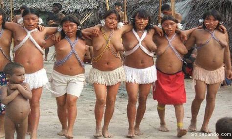 Indigenas De Guatemala Cojiendo