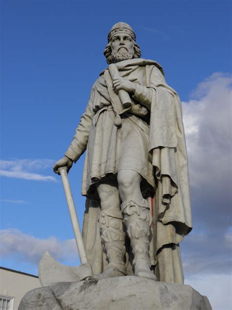 Alfred The Great Statue In Wantage P9171810 Normann