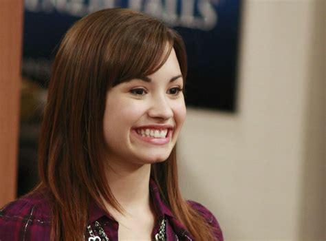 ≡ 11 Most Successful Disney Channel Stars Of All Time 》 Her Beauty