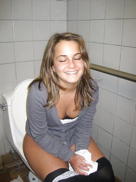 Girls On The Toilet On Twitter She Looks Relieved