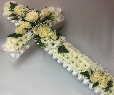 At this difficult time, we can at least make choosing, ordering and sending funeral flowers a little easier for you. Funeral Flowers in Fareham by Moonstones Florist