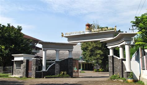 Sebagian satwa berada di kandang, sebagianlagi berada di ruang terbuka sesuai dengan habitatnya. Taman Budaya Raden Saleh TBRS - Explore Semarang