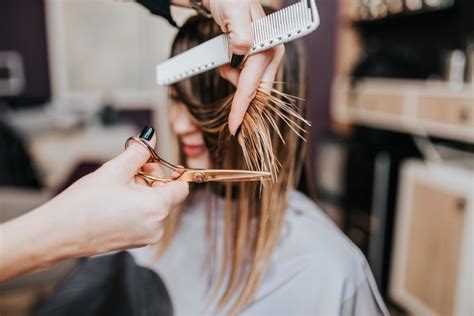Awesome Benefits Of Getting A Haircut At A Salon