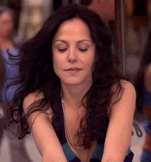 Mary Louise Parker Weeds Gif