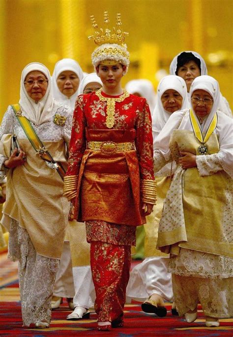 princess dayangku sarah of brunei who was she wearing she wore five outfits created by
