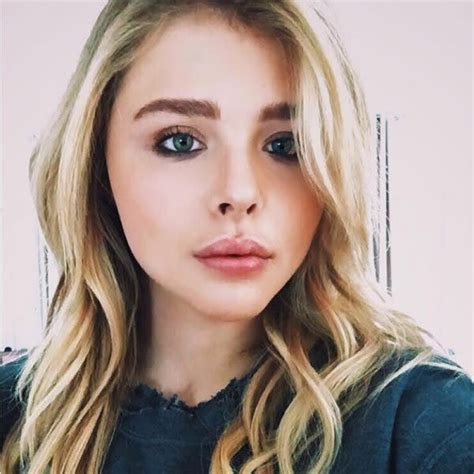 Chloë Grace Moretzs Trendy New Bangs Will Inspire You To Get Your Own