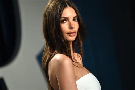 Emily Ratajkowski Nude Photographs And Justice The New York Times