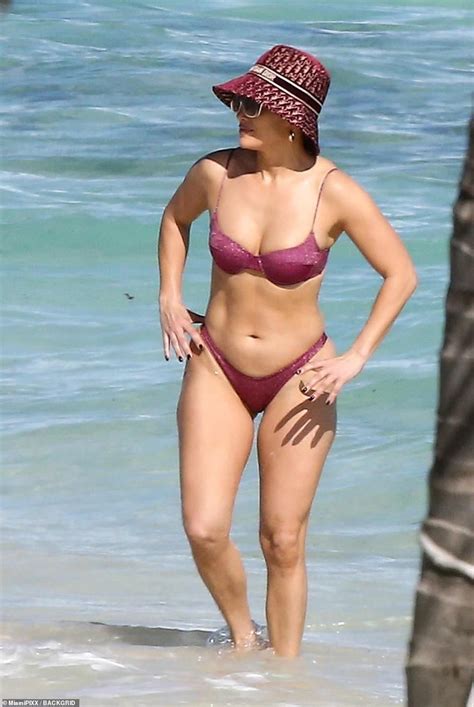 Jennifer Lopez Hotting It Up In A Bikini Rjenniferlopez