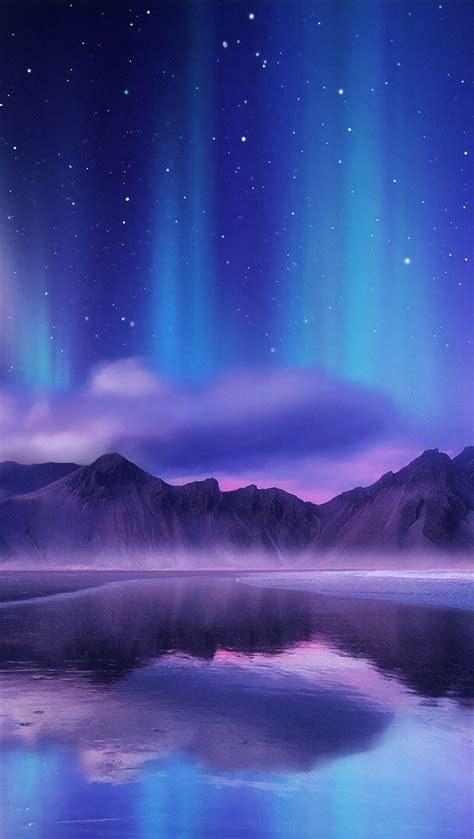 Aurora Polar Reflejadas En Lago En Las Montañas Fondo De Pantalla 4k Hd