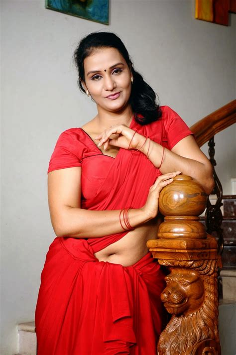 Aunty hot navel pictures 5. Hot Mallu Aunty Apoorva Huge Cleavage And Navel Show ...