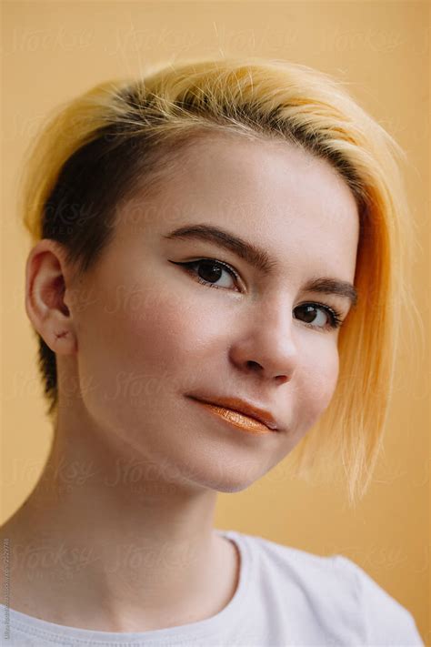 Lovely Girl With Short Yellow Hair Extravagant Teenage Model Del