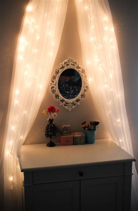 So when did fairy lights or string lights, transition from christmas trees and holiday decorating to the garden? Leslie Loves Makeup: DIY Fairy Light Vanity Area ♥ original