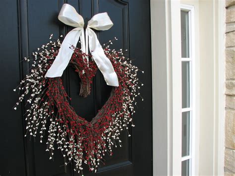The Kissing Wreath Door Wreaths Valentines Day Wreath Etsy