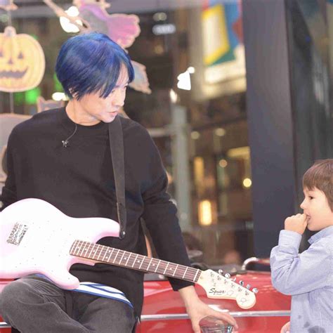 Search for text in self post contents. 小沢健二、三浦大知と銀座でゲリラライブ!青髪にネット衝撃 ...