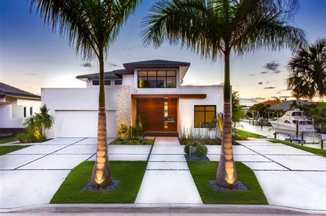 Modern Front Yard Landscape With Concrete Pad Driveway Hgtv